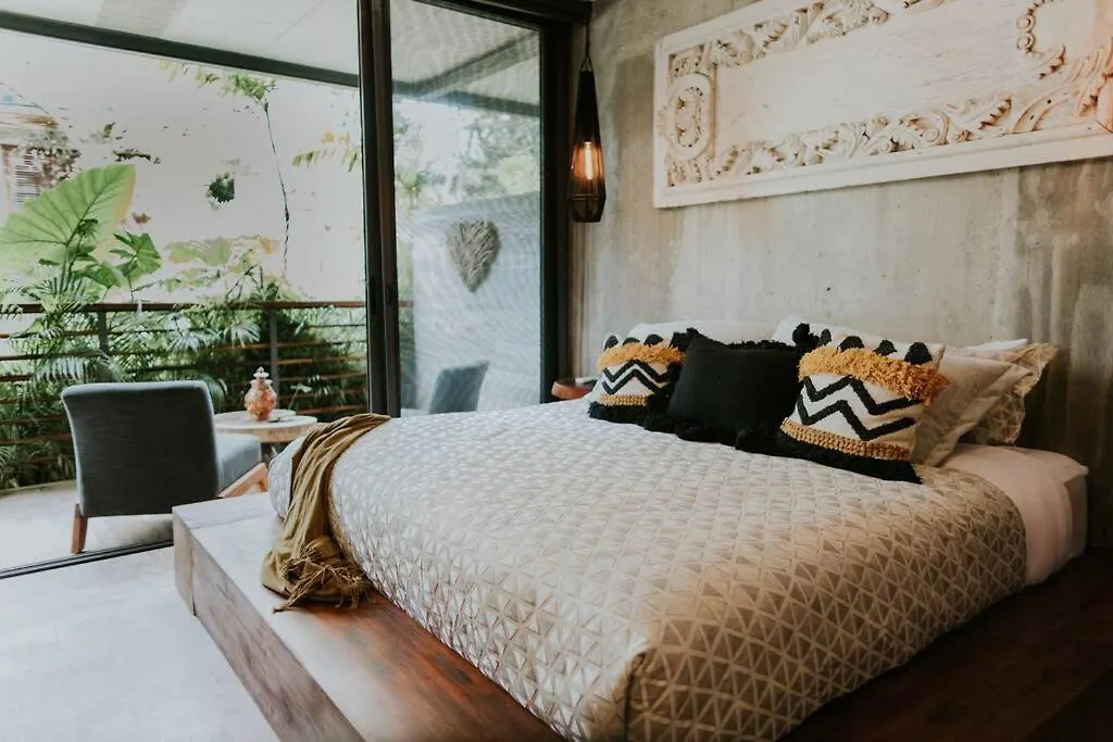 Cenote + Swim-Up + Luxury Condo Tulum Mexiko